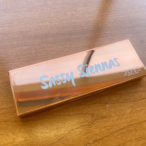 Dose of Colors Sassy Siennas Eyeshadow Palette with brush - Picture 4 of 9